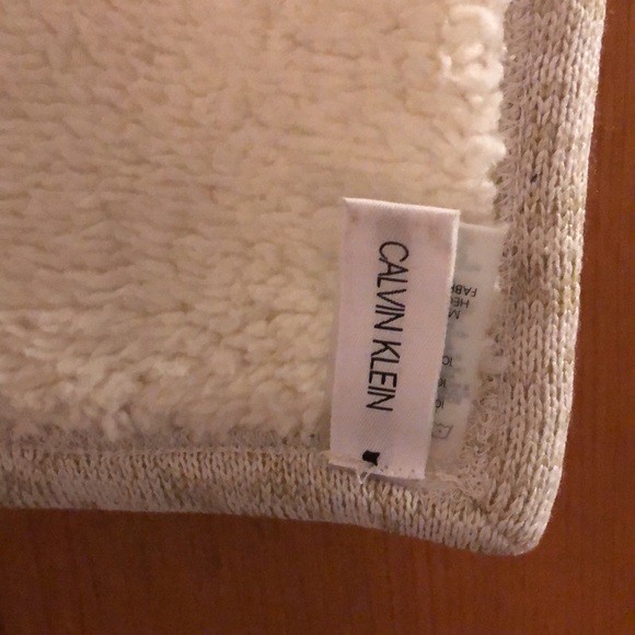 Calvin Klein fleece lined scarf neutral color - Picture 4 of 5